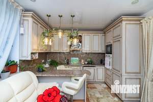 Дом 487м², 3-этажный, участок 6 сот.