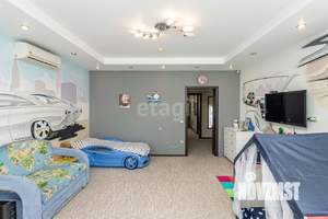 Дом 214м², 2-этажный, участок 10 сот.  