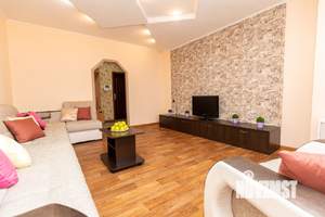 2-к квартира, посуточно, 61м2, 1/9 этаж