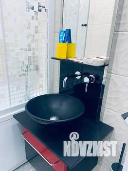 Студия квартира, посуточно, 40м2, 1/9 этаж