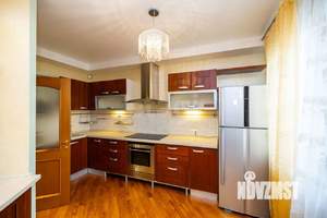 3-к квартира, вторичка, 131м2, 2/4 этаж