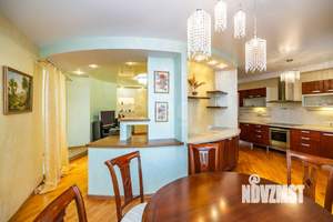 3-к квартира, вторичка, 131м2, 2/4 этаж