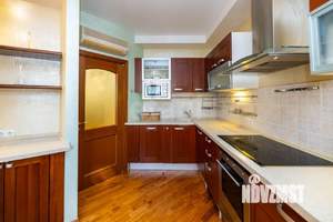 3-к квартира, вторичка, 131м2, 2/4 этаж