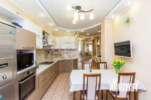 3-к квартира, вторичка, 130м2, 8/9 этаж