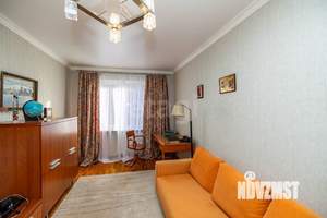 3-к квартира, вторичка, 131м2, 2/4 этаж